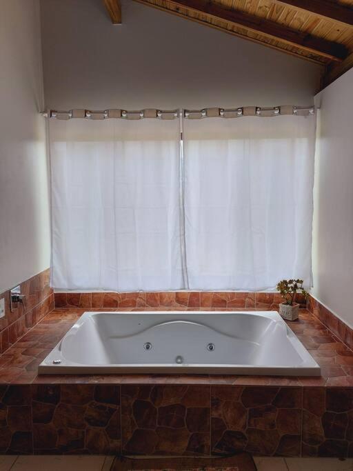 Cabana Recanto Do Arruda Para Casal Em Aguas Mornas Εξωτερικό φωτογραφία